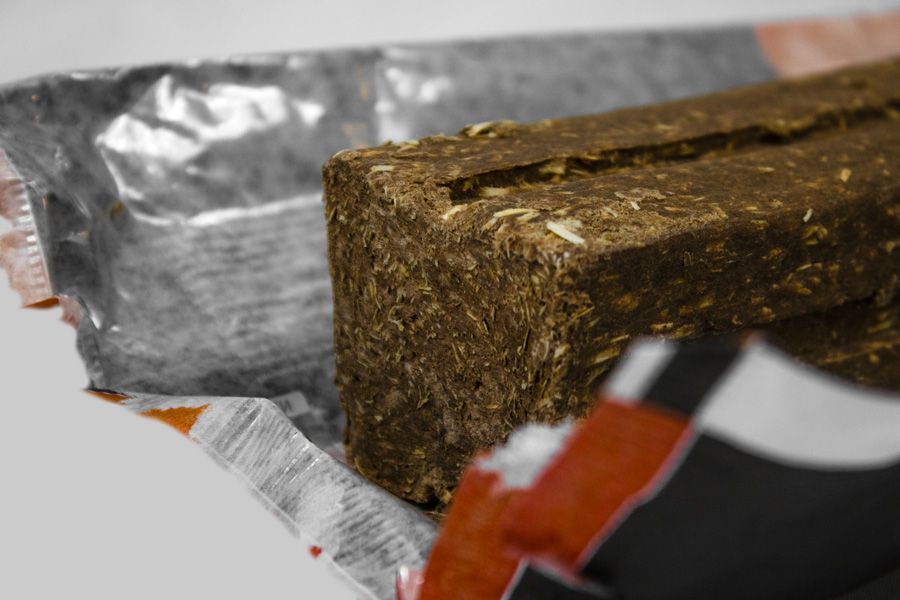 Giant Flames Bloc Bûche Cheminée FSC 700g : Bois Compressé Écologique, Longue Combustion Facile